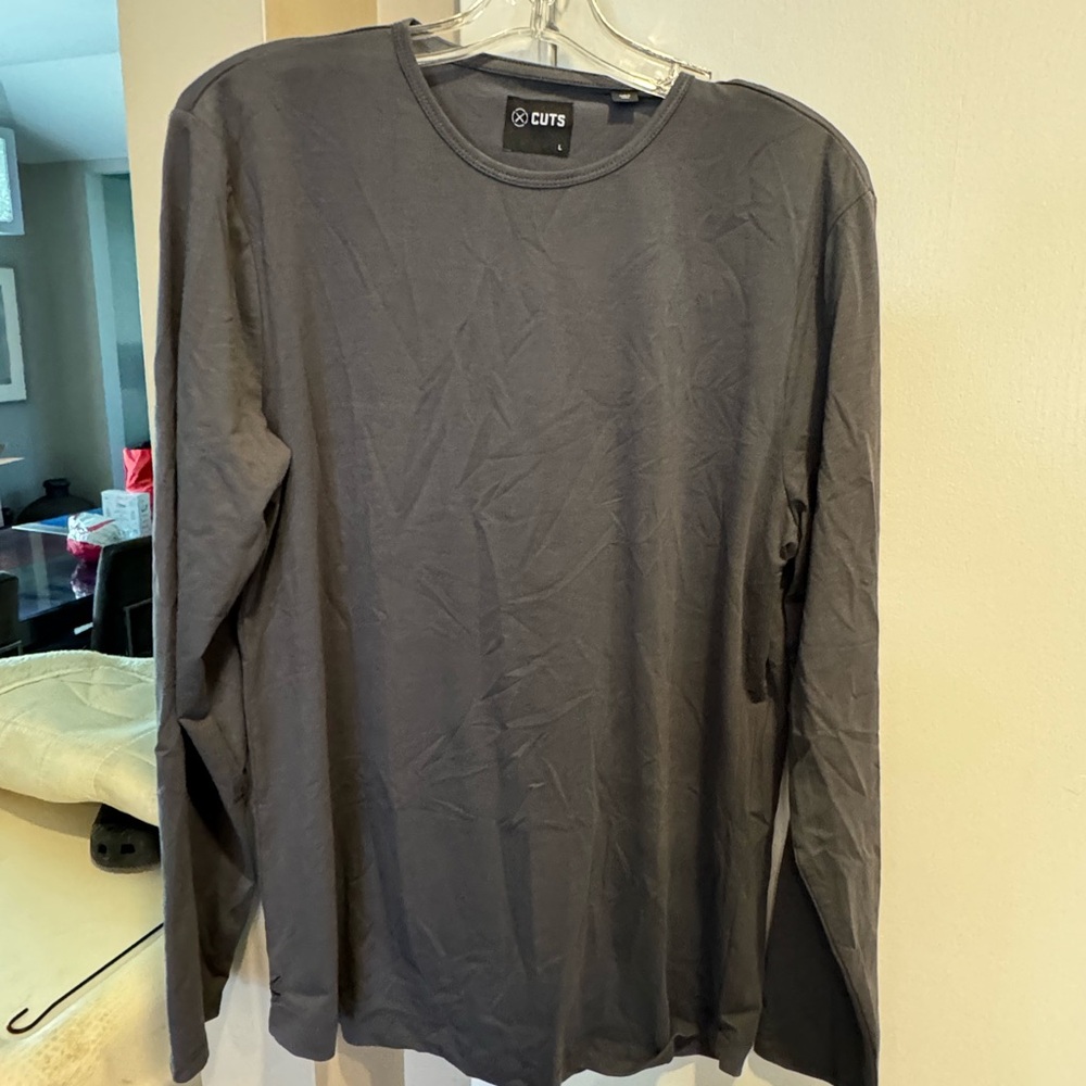 Cuts long sleeved graphite gray large tshirt
